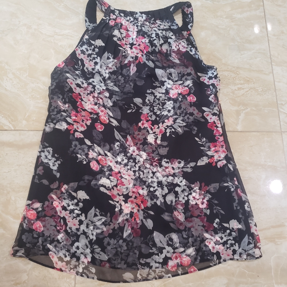 White House Black Market Floral Top - Picture 8 of 12